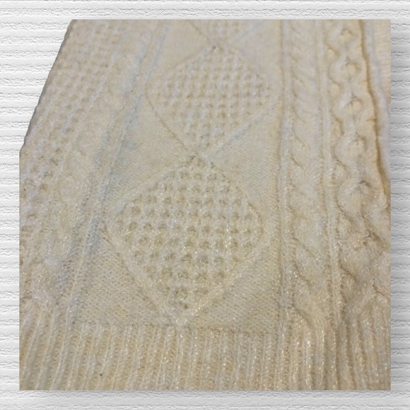 Jolie & Joy | Cable Knit | Sweater Vest - Picture 2 of 6